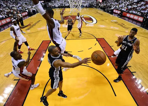 la asistencia en baloncesto